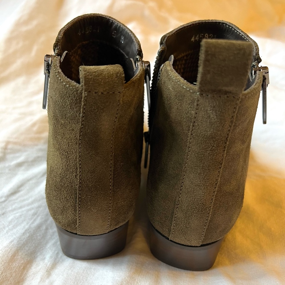 NEW AQUATALIA FANTINA OLIVE GREEN SUEDE ANKLE BOOTIE. - Picture 3 of 11